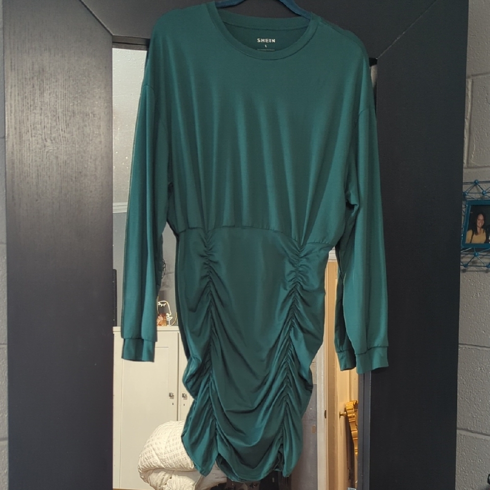 Emerald Green Ruched Long Sleeve Dress